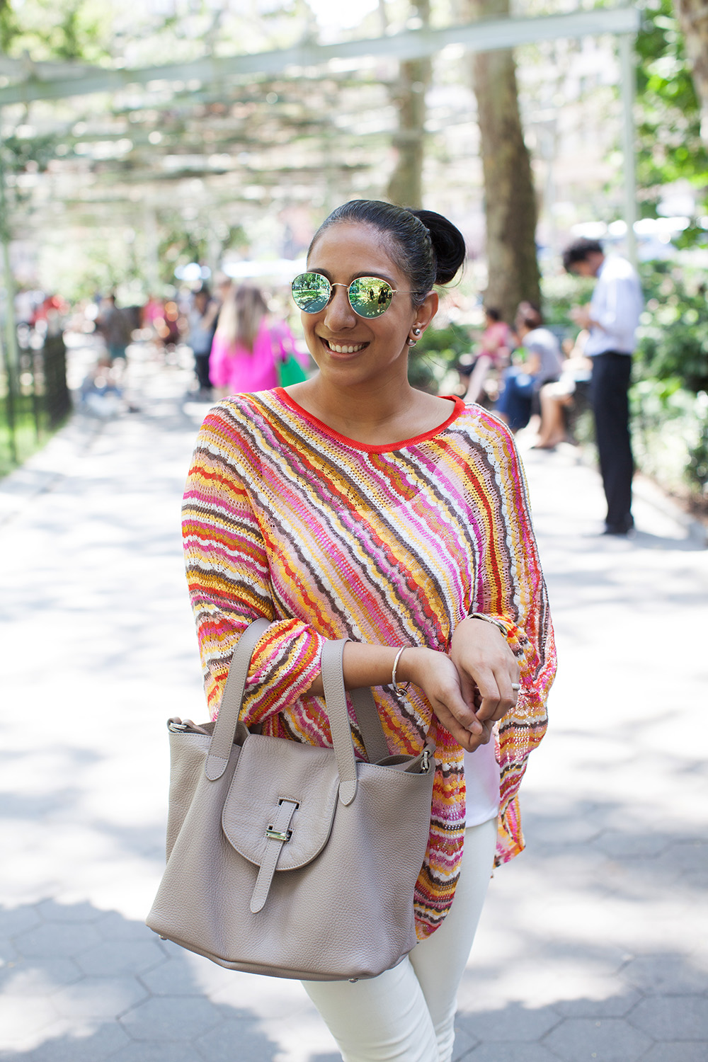 meli melo  5 ways to wear the Thela Bag 